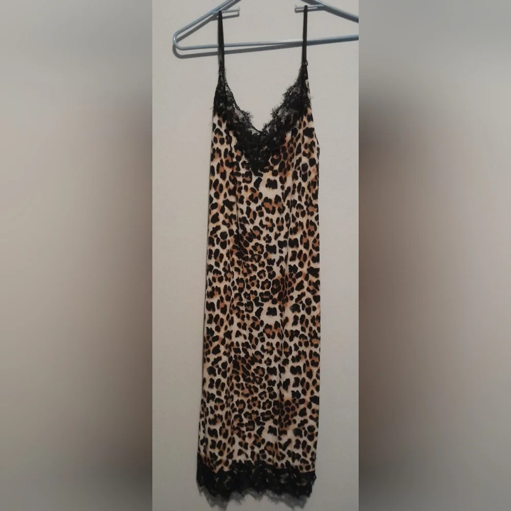 Fashion Nova Leopard Print Midi Dress with Black Lace - Picture 4 of 7